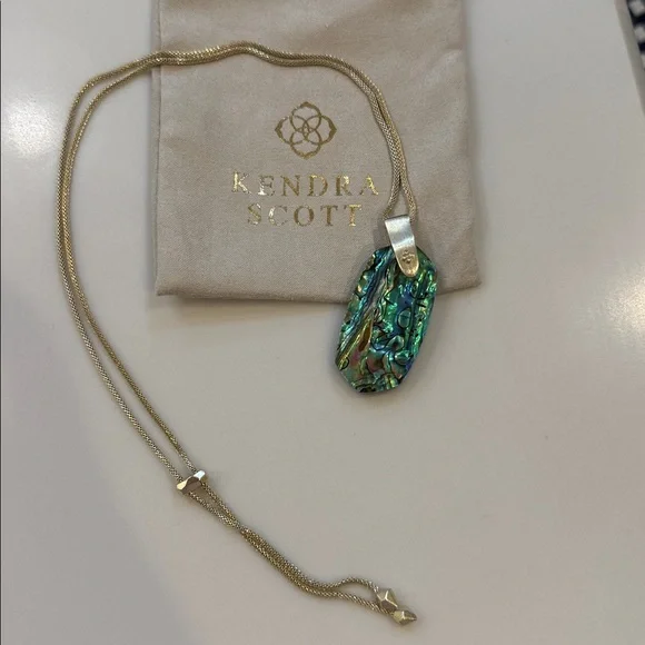 Kendra Scott Iridescent long Green Pendant Necklace with original bag - Picture 7 of 8